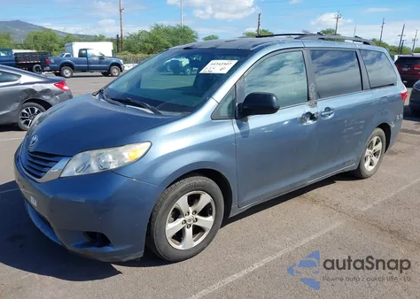 2015 Toyota Sienna Le 7 Passenger/Le 8 Passenger z USA, uszkodzony, nr VIN 5TDKK3DC1FS649434